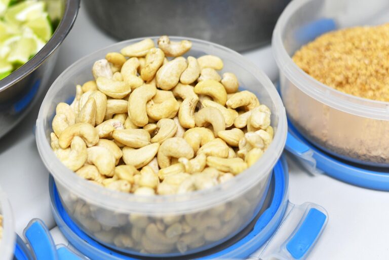 Anacardi e buonumore: contengono triptofano che diventa serotonina nel cervello